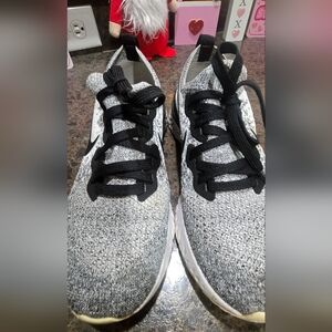 Nike EPIC REACT athletic Shoes